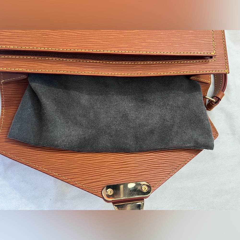 Authentic Preloved Louis Vuitton Pochette Sellier Dragonne Clutch Bag - Picture 4 of 11